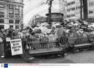 DUSTMEN'S STRIKE, LONDON, BRITAIN - 1979