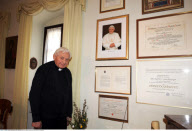 EXCL.: Pope brother GEORG RATZINGER shows off his natural home in Regensburg