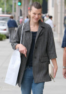 Milla Jovovich smoking!!! EXCLUSIVE
