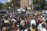 Mourners, Fans, Reporters and Onlookers flock to Ronald Reagan UCLA Medical Center for Michael Jackson
