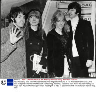 Paul Mccartney Jane Asher Maureen Starkey And Ringo Starr Pictured At The Airport Before Heading Of To India To Spend Time With The Maharishi Mahesh Yogi. 1968