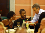 DENZEL WASHINGTON AND FAMILY IN ITALY