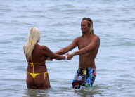 KADENAPIX.COM - LINDA BOLLEA, EX WIFE HULK HOGAN, ROMANTIC IN MIAMI