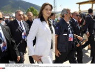 L'AQUILA: Carla Bruni Sarkozy visits the site of a recent earthquake