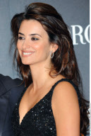 Actress PENELOPE CRUZ glitters at 'Broken Embraces' premiere
