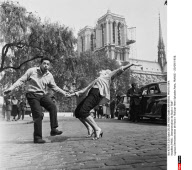 PARIS : Demonstration de Rock n 'Roll"