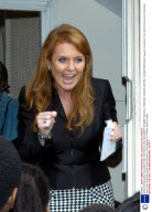 SARAH FERGUSON, DUCHESS YORK VISITING OLIVER GOLDSMITH PRIMARY SCHOOL, PECKHAM, LONDON, BRITAIN - 22 MAR 2005