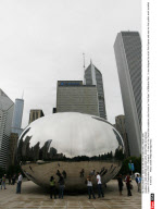 IL: ANIS KAPOOR CLOUD GATE SCULPTURE IN CHICAGO