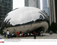 IL: ANIS KAPOOR CLOUD GATE SCULPTURE IN CHICAGO