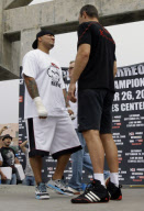 WBC champion VITALI KLITSCHKO boxing during an open workout at Muscle Beach