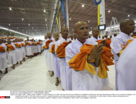 FILE: MASS ORDINATION OF 12,000 BUDDHIST MONKS