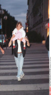 PARIS : ROMAN POLANSKI & SA FILLE SUR LE TOURNAGE DU FILM "9EME PORTE".