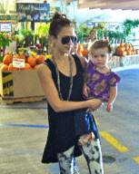 Jessica Alba Takes Honor Grocery Shopping