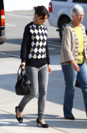Katie Holmes starts trend with argyle sweater , looks chubby