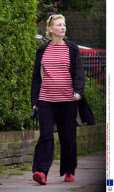 A PREGNANT CATE BLANCHETT  WALKING WITH HUSBAND ANDREW UPTON IN ISLINGTON , LONDON, BRITAIN - 13 OCT 2001