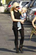 Singer GWEN STEFANI spending time with her kids KINGSTON and ZUMA at the Coldwater Canyon Park