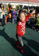 #(FOCUS)(UNIVERSAL CHILDREN'S DAY)(19)CHINA-HENAN-HEARING-IMPAIRED GIRL-LU ZHIYAN-MELLIFLUOUS SOUND-WORLD(CN)
