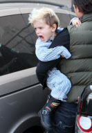 Kingston Rossdale freaks out!!!!!