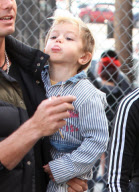 Kingston Rossdale freaks out!!!!!