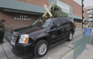 Actress JESSICA ALBA and her husband CASH WARREN taking their daughter HONOR MARIE to buy a huge Christmas tree 
