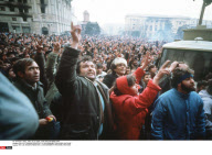 ROUMANIE : Bucarest, Place de la Republique, apres la bataille