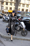 Victoria Beckham is arrived at Paris by Eurostar, Gare du Nord station, and then has joined the Hotel George V by car.