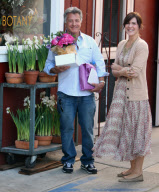 DUSTIN HOFFMAN OPENS NEW FLOWER SHOP