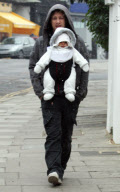 JAMIE OLIVER OUT FOR A STROLL WITH BABT PETAL
