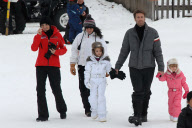 Le Prince Emmanuel Philibert de Savoie, son Žpouse Clotilde Courau et leurs deux filles Vittoria et Luisa en vacances ¿ Gstaad. NC/NW (Garcia)