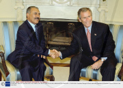 PRESIDENT GEORGE W BUSH WITH ALLI ABDULLAH SALEH, WHITE HOUSE, WASHINGTON, AMERICA - 27 NOV 2001