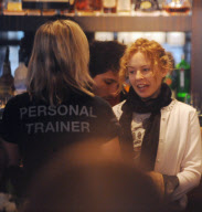 KYLIE MINOGUE AND BOYFRIEND DINE OUT 
