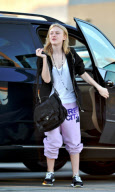 Dakota Fanning Shops At The Mall