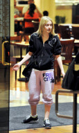 Dakota Fanning Shops At The Mall