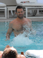 Hugh Jackman and his daughgter Ava in the pool