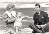 Prince & Princess Of Wales Tour Of Australia & New Zealand 23rd April 1983 Prince William Takes First Faltering Step With A Little Support From Mum Princess Diana And Proud Father Prince Charles ....royalty Princess Diana Of Wales (died 31/8/1997)