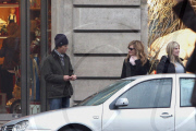 EXCLUSIVE: Julia Roberts and her husband danny Moder strolling in Paris