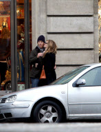 EXCLUSIVE: Julia Roberts and her husband danny Moder strolling in Paris