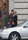 EXCLUSIVE: Julia Roberts and her husband danny Moder strolling in Paris
