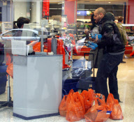 MEL B AND HUSBAND GROCERY SHOPPING EXC