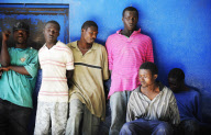 (1)HAITI-PORT-AU-PRINCE-ELECTRICAL APPLIANCE SHOP-LOOT