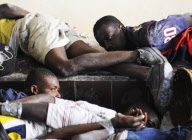(10)HAITI-PORT-AU-PRINCE-ELECTRICAL APPLIANCE SHOP-LOOT