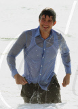 Orlando Bloom Gets All Wet On Set!
