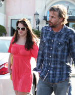 Britney Spears shops Valentines Day with no bra! - Part 2