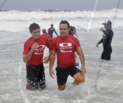 ZAC EFRON MOBBED BY FANS IN SYDNEY