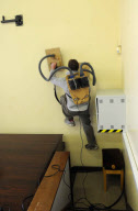 'Human spiderman' Jem Stansfield scales 30ft wall using suction from two vacuum cleaners, Brighton, Britain - 14 Feb 2010
