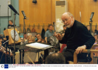 JOHN WILLIAMS WITH THE LSO AND GEORGE LUCAS, MAKING SOUNDTRACK FOR NEW THE STARWARS MOVIE, ABBEY ROAD STUDIOS, LONDON, BRITAIN  - 15 FEB 2002