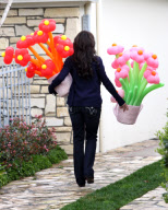EXCLUSIVE Jennifer Love Hewitt prepares for her mom's b-day party