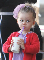 EXCLUSIVE Harlow gets coffee with mom Nicole Richie