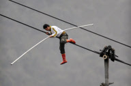 Tightrope walker lost his footing