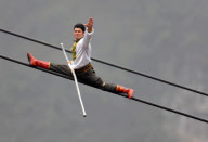 Tightrope walker lost his footing